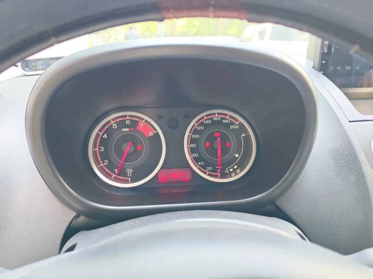 MG 3SW 2015 1.5L AMT Elite Model — миниатюра 11