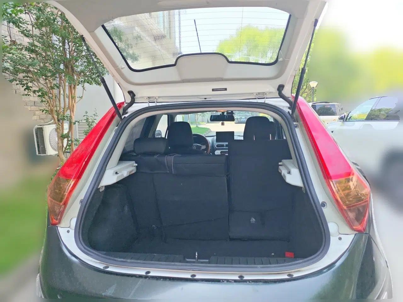 MG 3SW 2015 1.5L AMT Elite Model — миниатюра 19