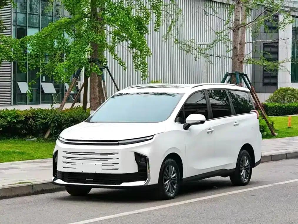 Maxus G50 Plug-in Hybrid 2025 Facelift Navigator Edition — миниатюра 1