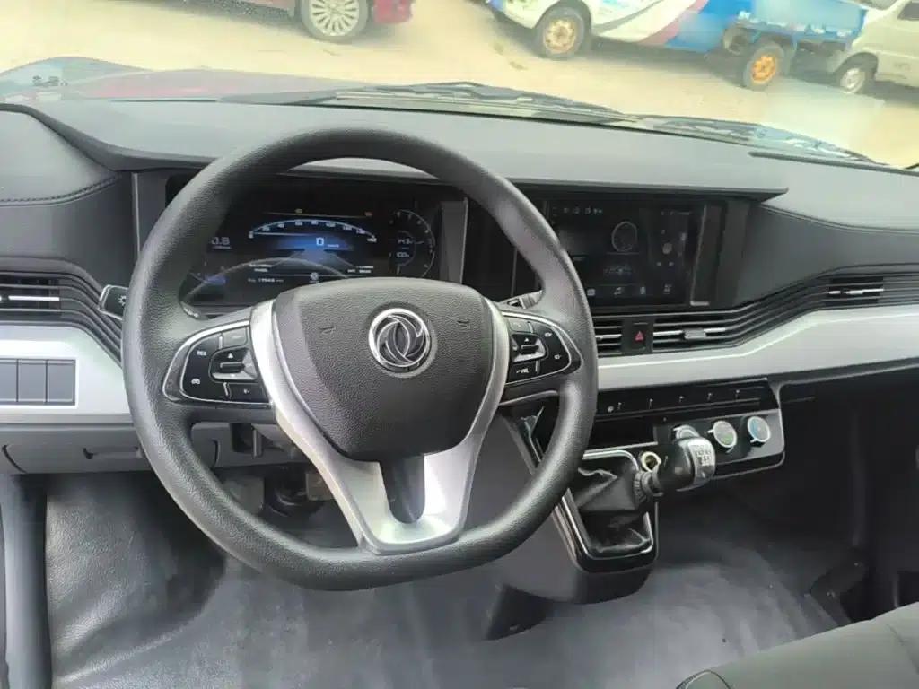 Yufeng 2023 V9+ 2.3T Manual Front-Wheel Drive Van with Short Wheelbase, Mid-Roof, 3 Seats — миниатюра 11