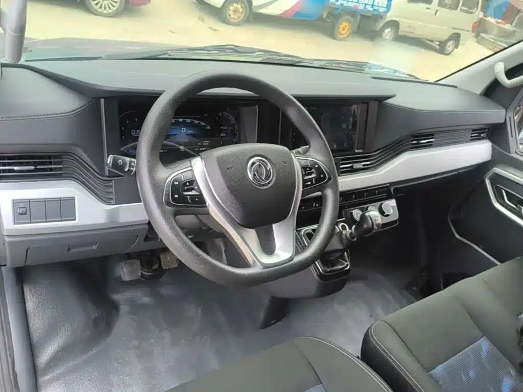 Yufeng 2023 V9+ 2.3T Manual Front-Wheel Drive Van with Short Wheelbase, Mid-Roof, 3 Seats — миниатюра 10