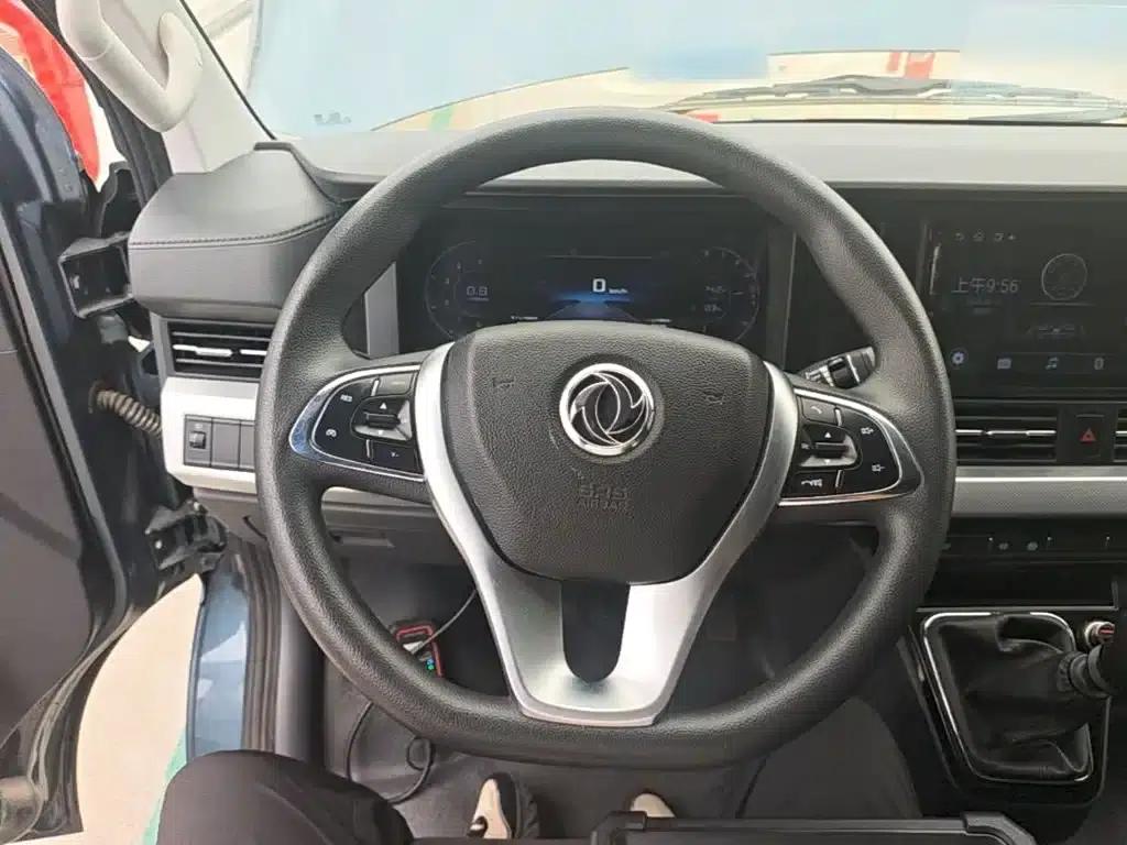 Yufeng 2023 V9+ 2.3T Manual Front-Wheel Drive Van with Short Wheelbase, Mid-Roof, 3 Seats — миниатюра 11