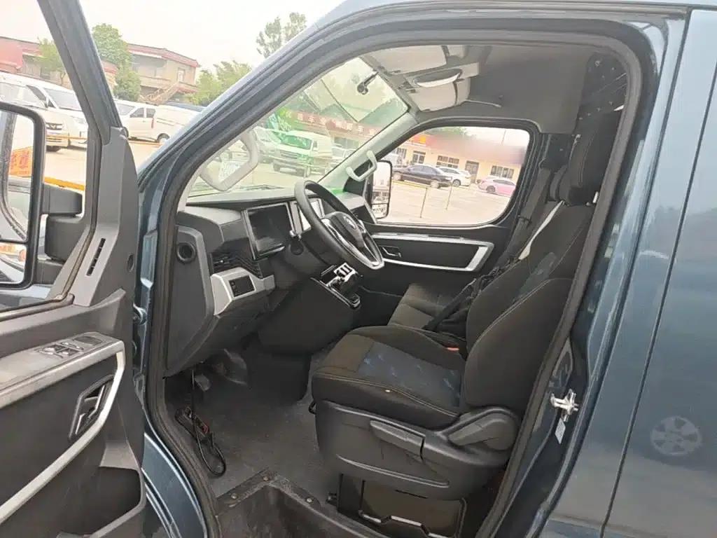 Yufeng 2023 V9+ 2.3T Manual Front-Wheel Drive Van with Short Wheelbase, Mid-Roof, 3 Seats — миниатюра 16