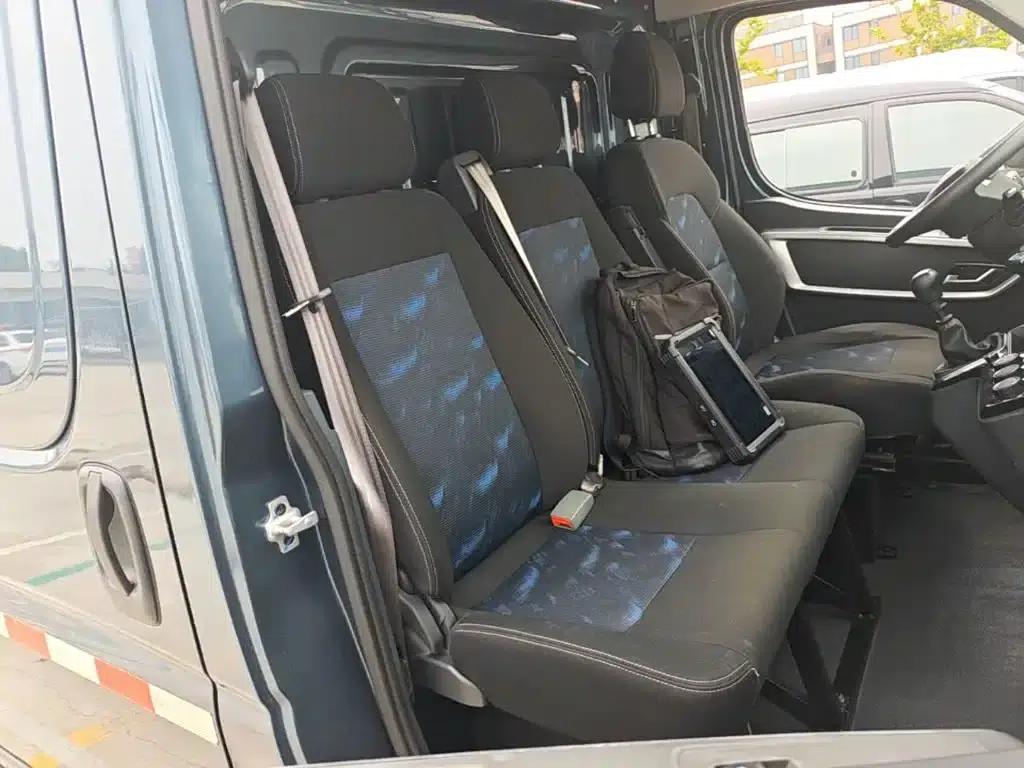 Yufeng 2023 V9+ 2.3T Manual Front-Wheel Drive Van with Short Wheelbase, Mid-Roof, 3 Seats — миниатюра 25