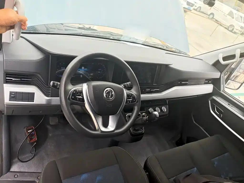 Yufeng 2023 V9+ 2.3T Manual Front-Wheel Drive Van with Short Wheelbase, Mid-Roof, 3 Seats — миниатюра 10