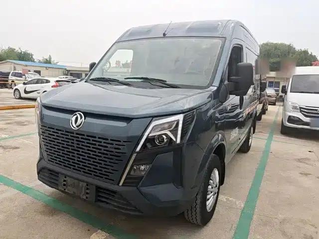 Yufeng 2023 V9+ 2.3T Manual Front-Wheel Drive Van with Short Wheelbase, Mid-Roof, 3 Seats