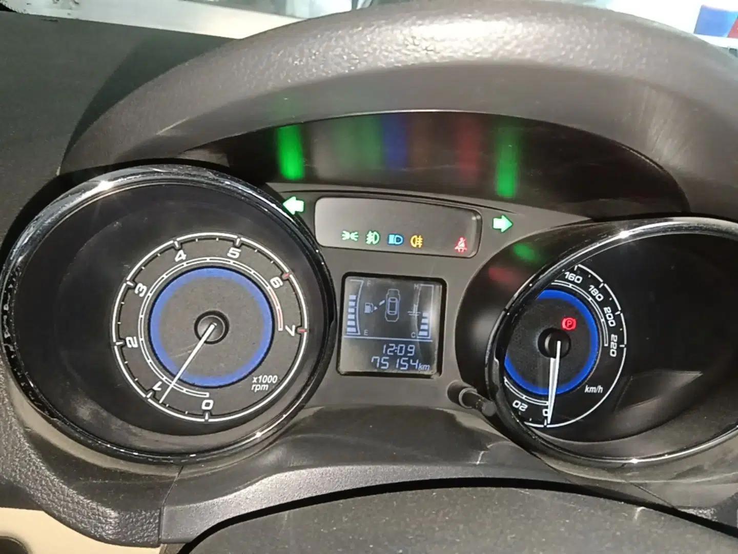 Chery E3 2015 1.5L Manual ZhiShang Model — миниатюра 14