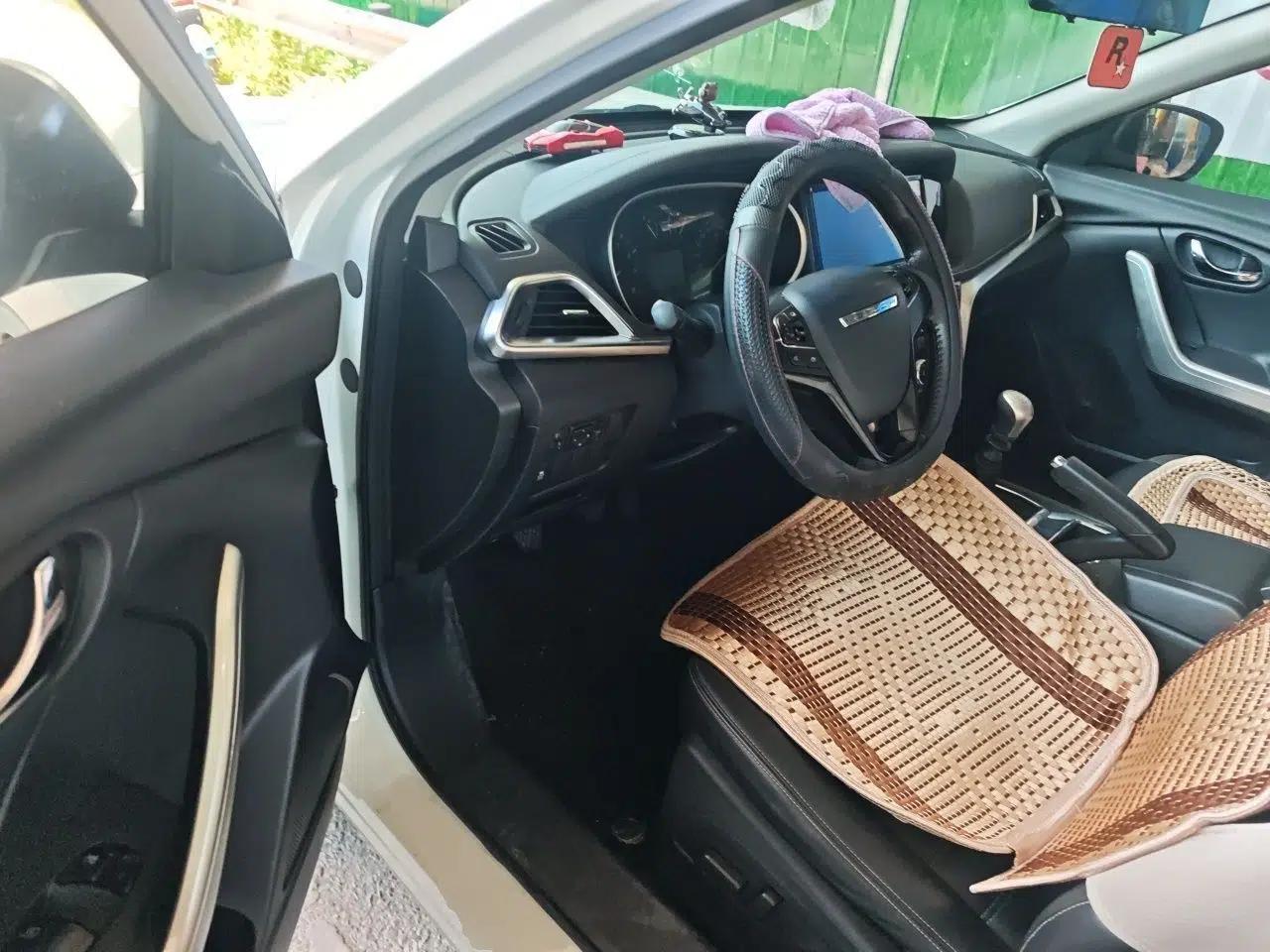 Venucia T90 2017 2.0L Manual ZhiShang Edition — миниатюра 16