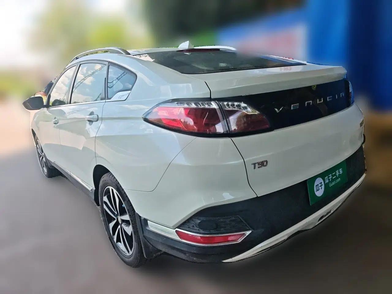 Venucia T90 2017 2.0L Manual ZhiShang Edition — миниатюра 4