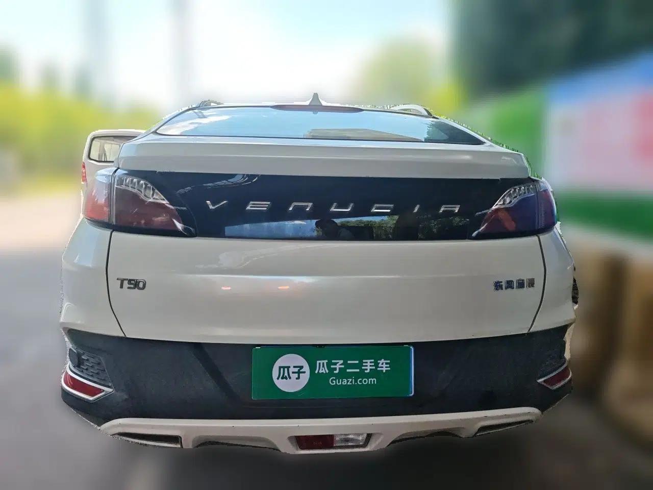 Venucia T90 2017 2.0L Manual ZhiShang Edition — миниатюра 5