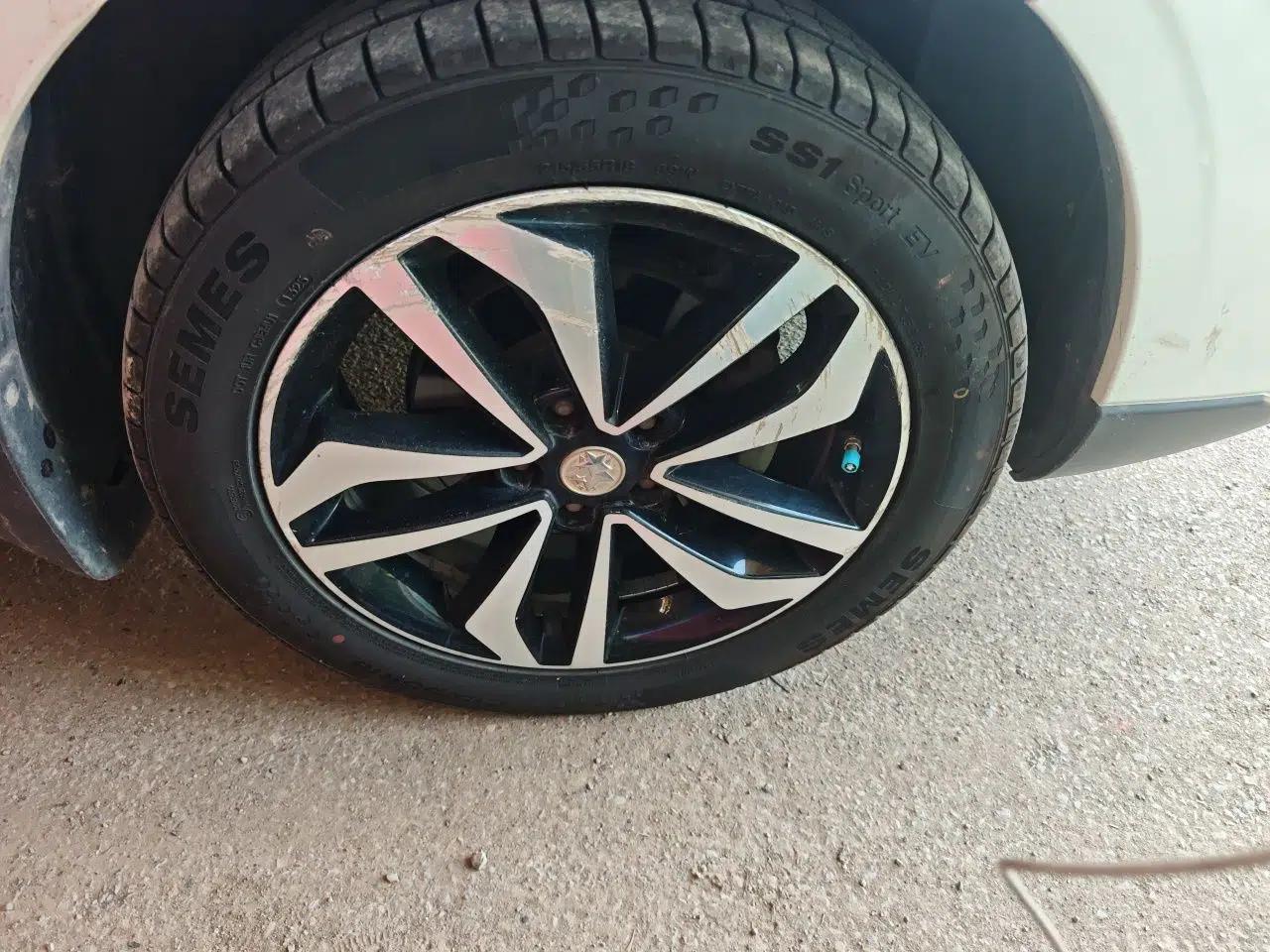 Venucia T90 2017 2.0L Manual ZhiShang Edition — миниатюра 8