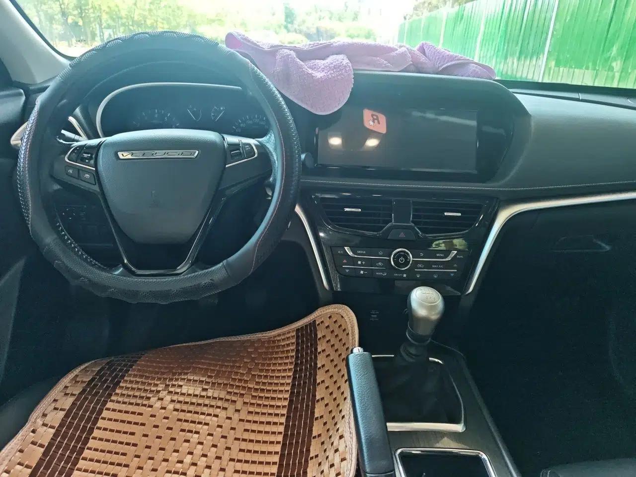 Venucia T90 2017 2.0L Manual ZhiShang Edition — миниатюра 9