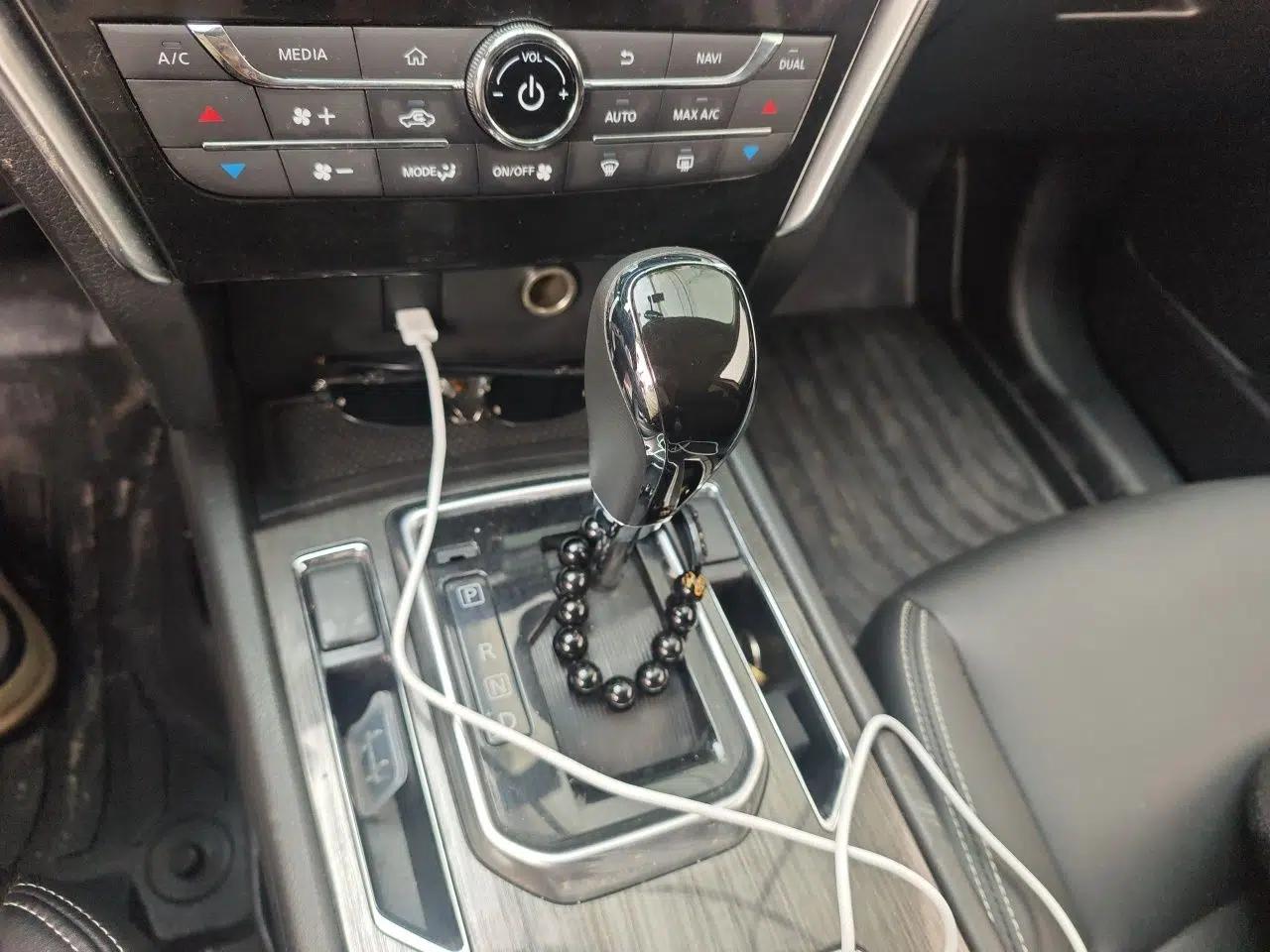 Venucia T90 2018 2.0L CVT Smart Connect Luxury Edition China V Standard — миниатюра 14