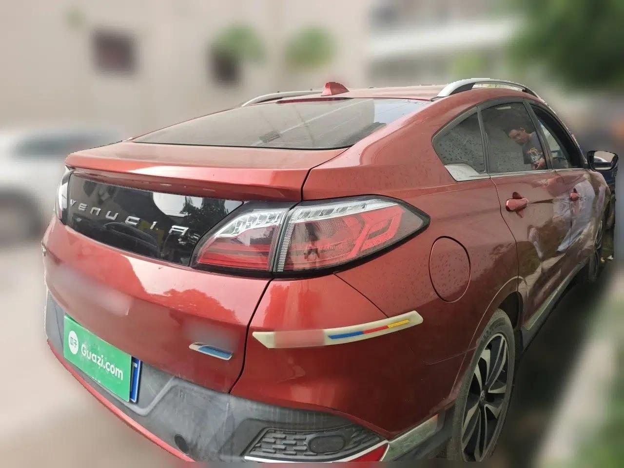 Venucia T90 2018 2.0L CVT Smart Connect Luxury Edition China V Standard — миниатюра 6