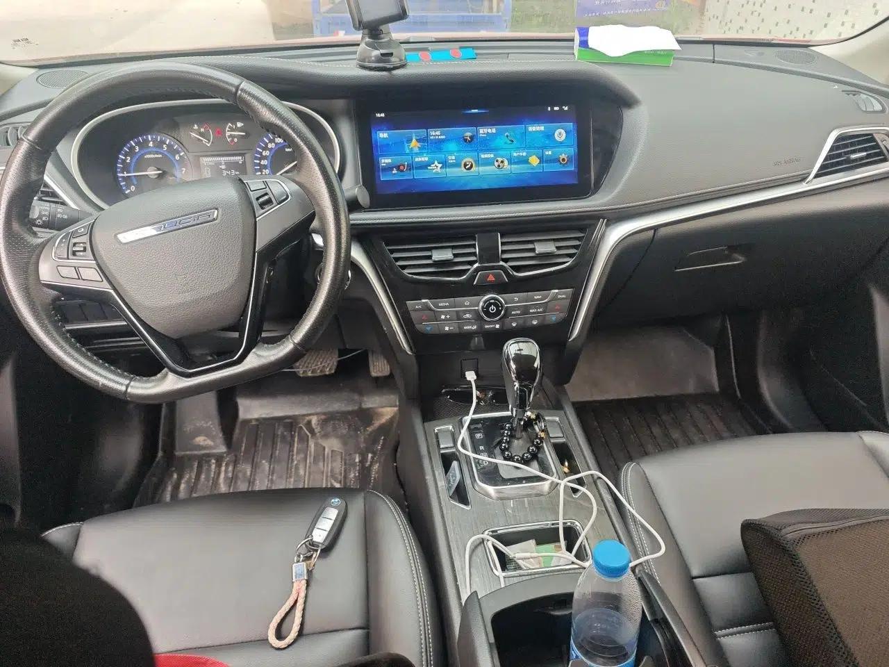 Venucia T90 2018 2.0L CVT Smart Connect Luxury Edition China V Standard — миниатюра 9
