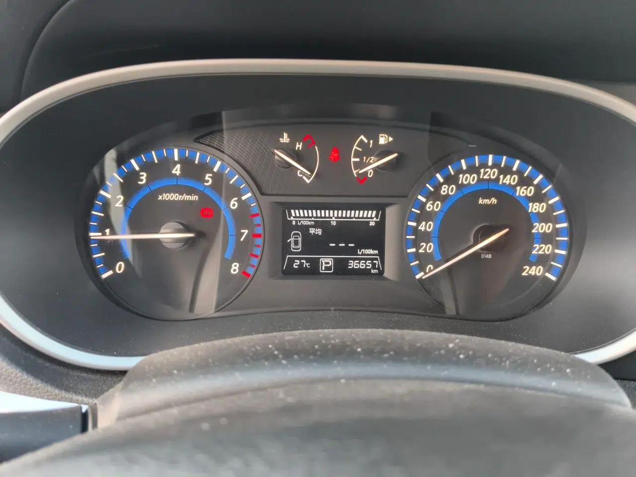 Venucia T90 2018 2.0L CVT Smart Connect Luxury Edition China V Standard — миниатюра 11