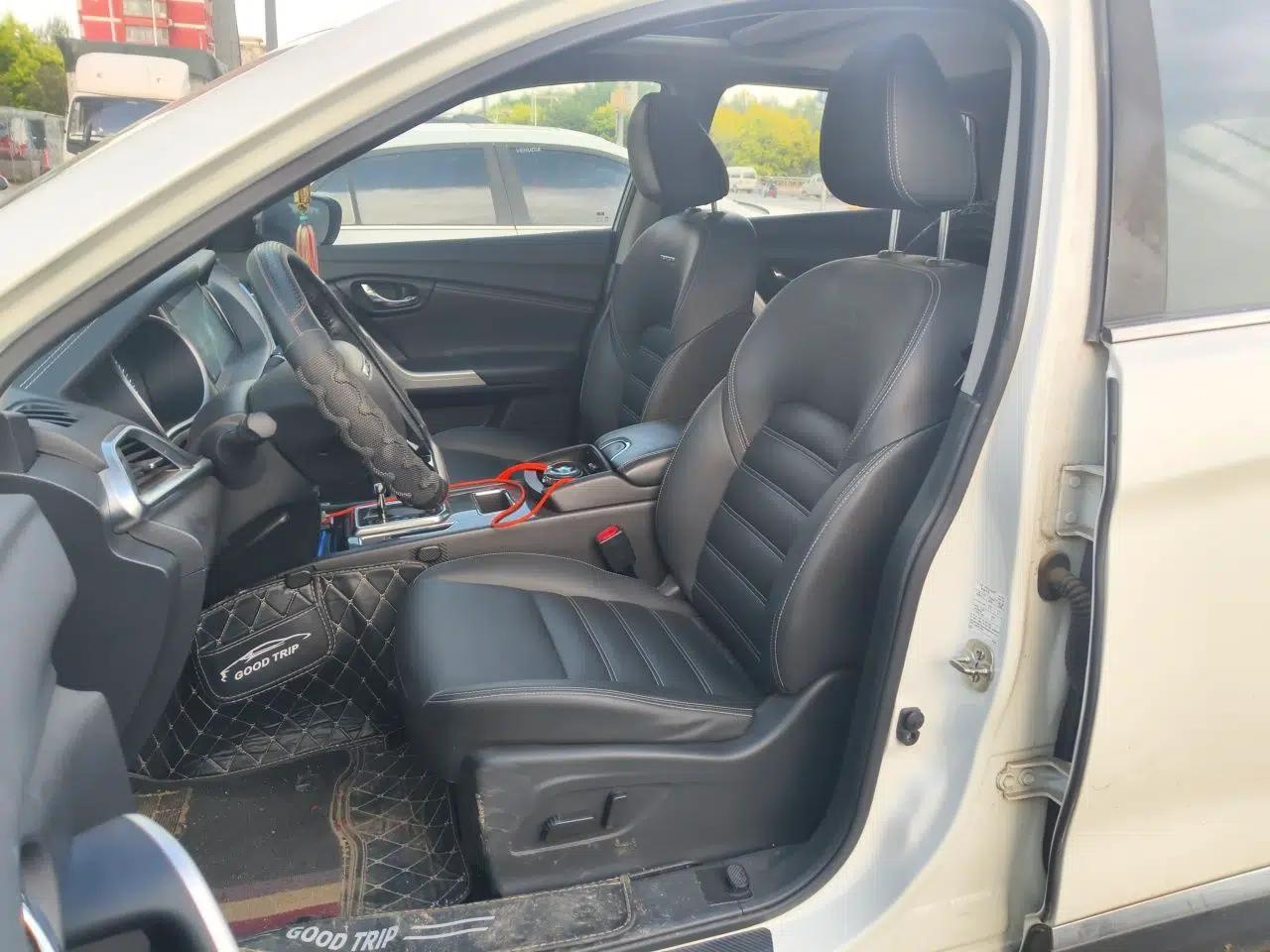 Venucia T90 2018 2.0L CVT Smart Connect Luxury Edition China V Standard — миниатюра 15