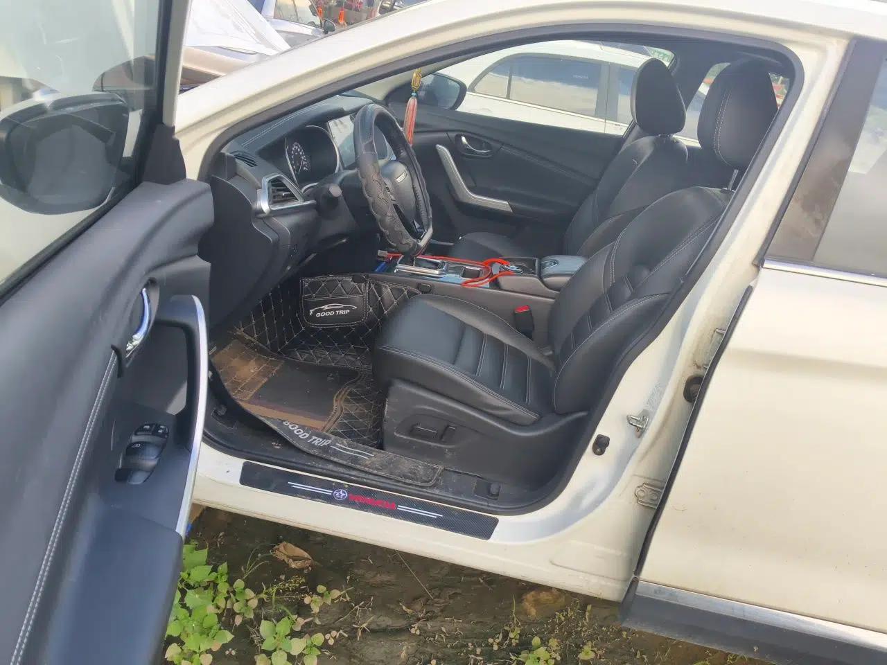 Venucia T90 2018 2.0L CVT Smart Connect Luxury Edition China V Standard — миниатюра 16