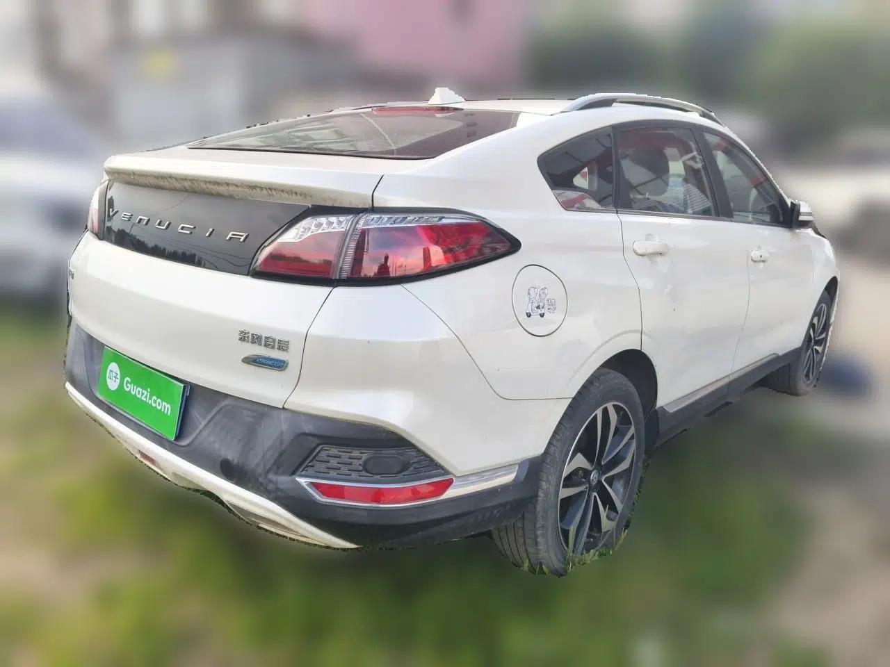 Venucia T90 2018 2.0L CVT Smart Connect Luxury Edition China V Standard — миниатюра 6