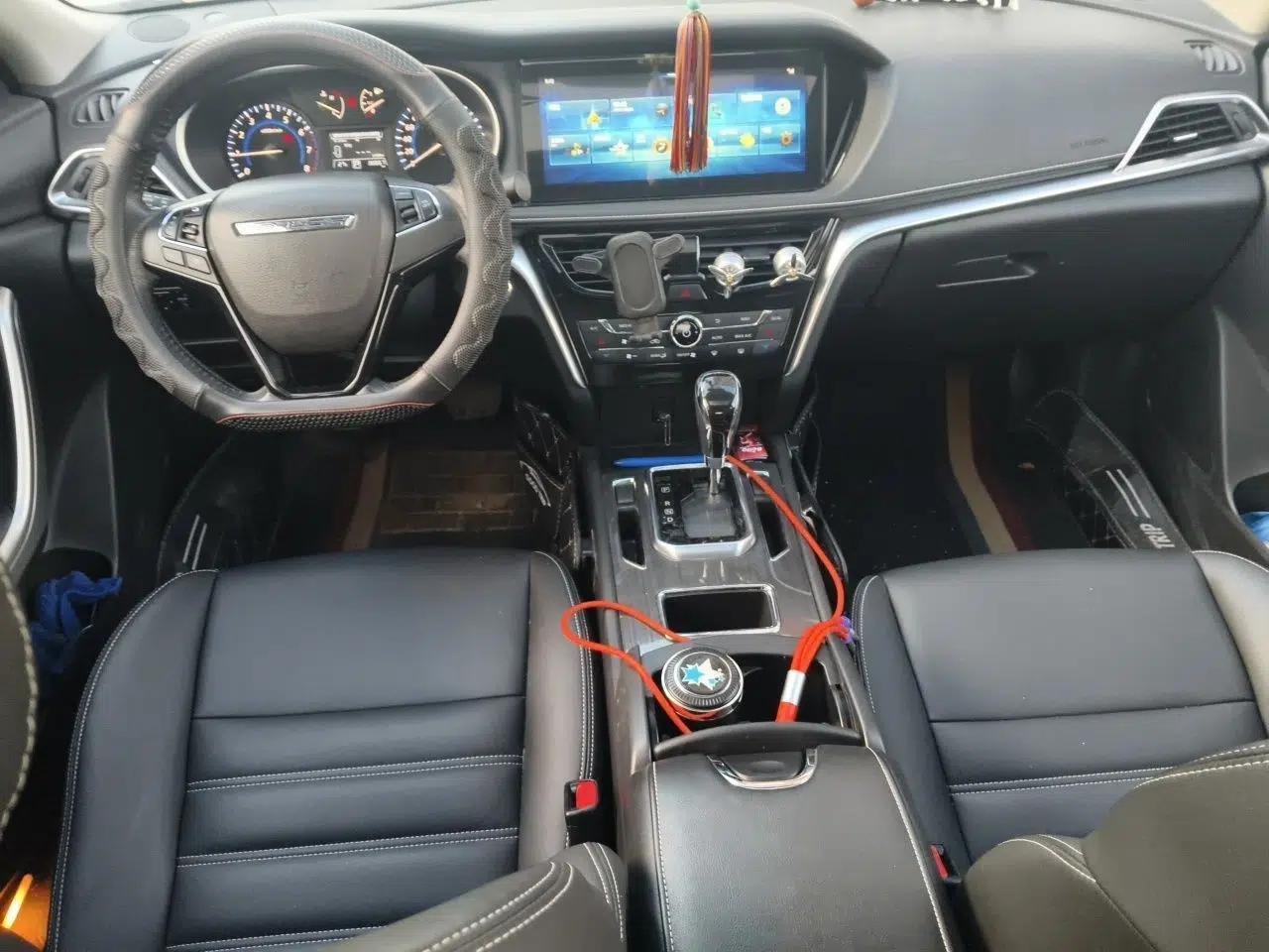 Venucia T90 2018 2.0L CVT Smart Connect Luxury Edition China V Standard — миниатюра 9