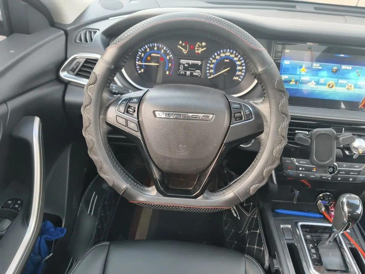 Venucia T90 2018 2.0L CVT Smart Connect Luxury Edition China V Standard — миниатюра 10