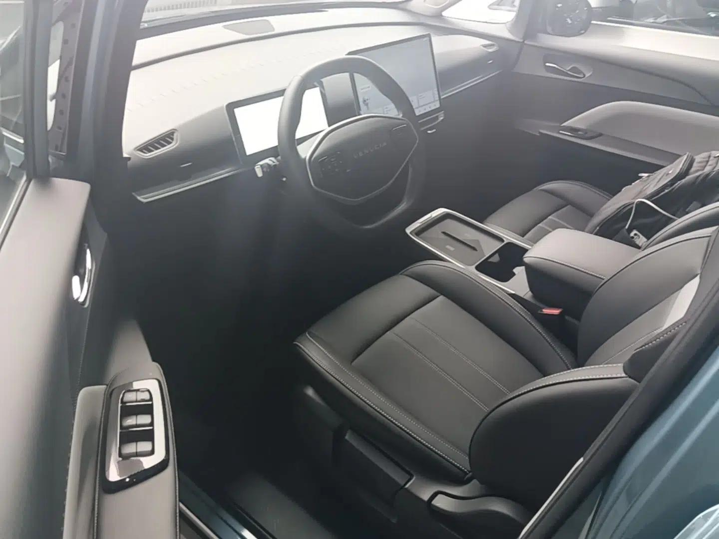 Venucia VX6 2024 520 Executive Edition — миниатюра 18