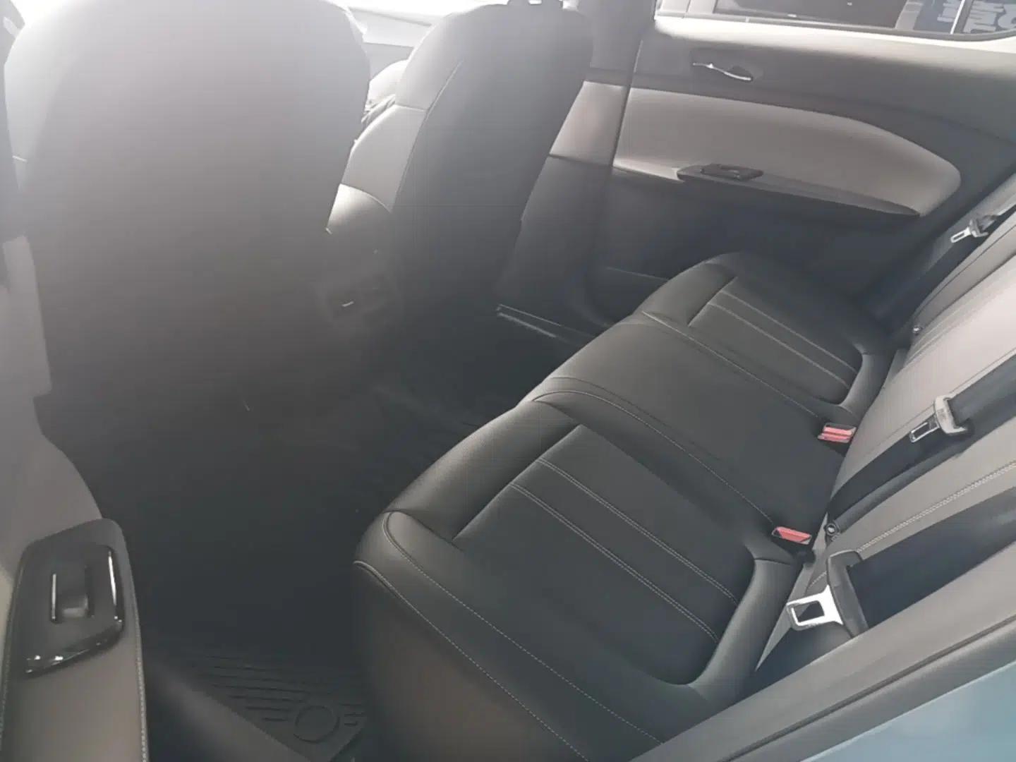 Venucia VX6 2024 520 Executive Edition — миниатюра 20