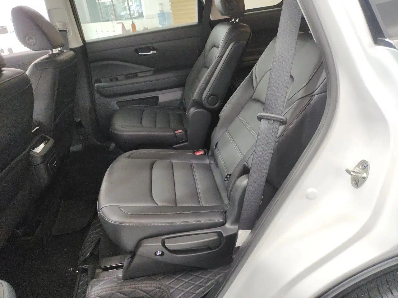 Nissan Pathfinder 2024 380 VC-TURBO Two-Wheel Drive Smart Enjoyment Edition 6 Seats — миниатюра 17