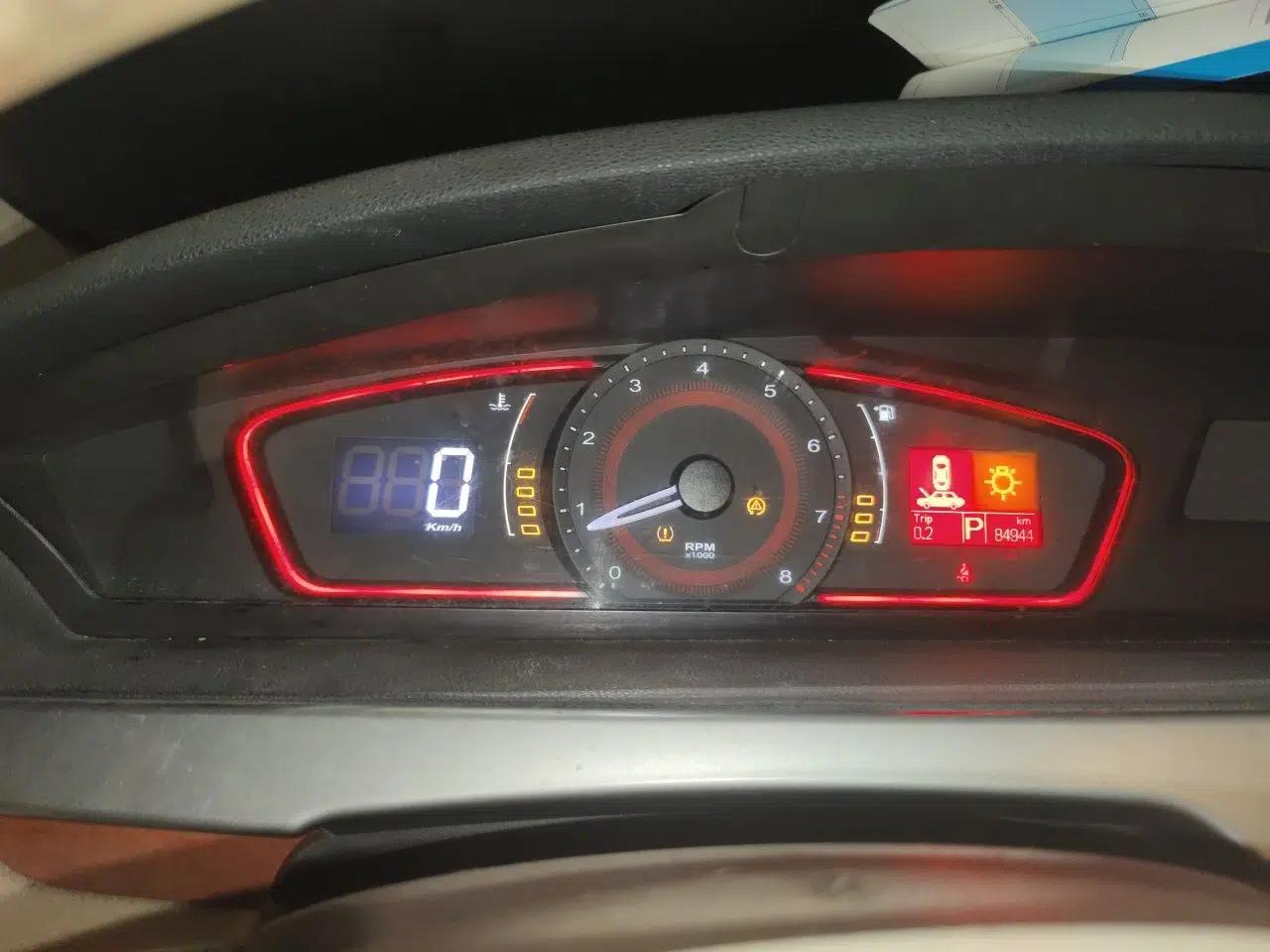 Roewe 550 2012 550 1.8T Automatic Full-Gold Limited Edition — миниатюра 11