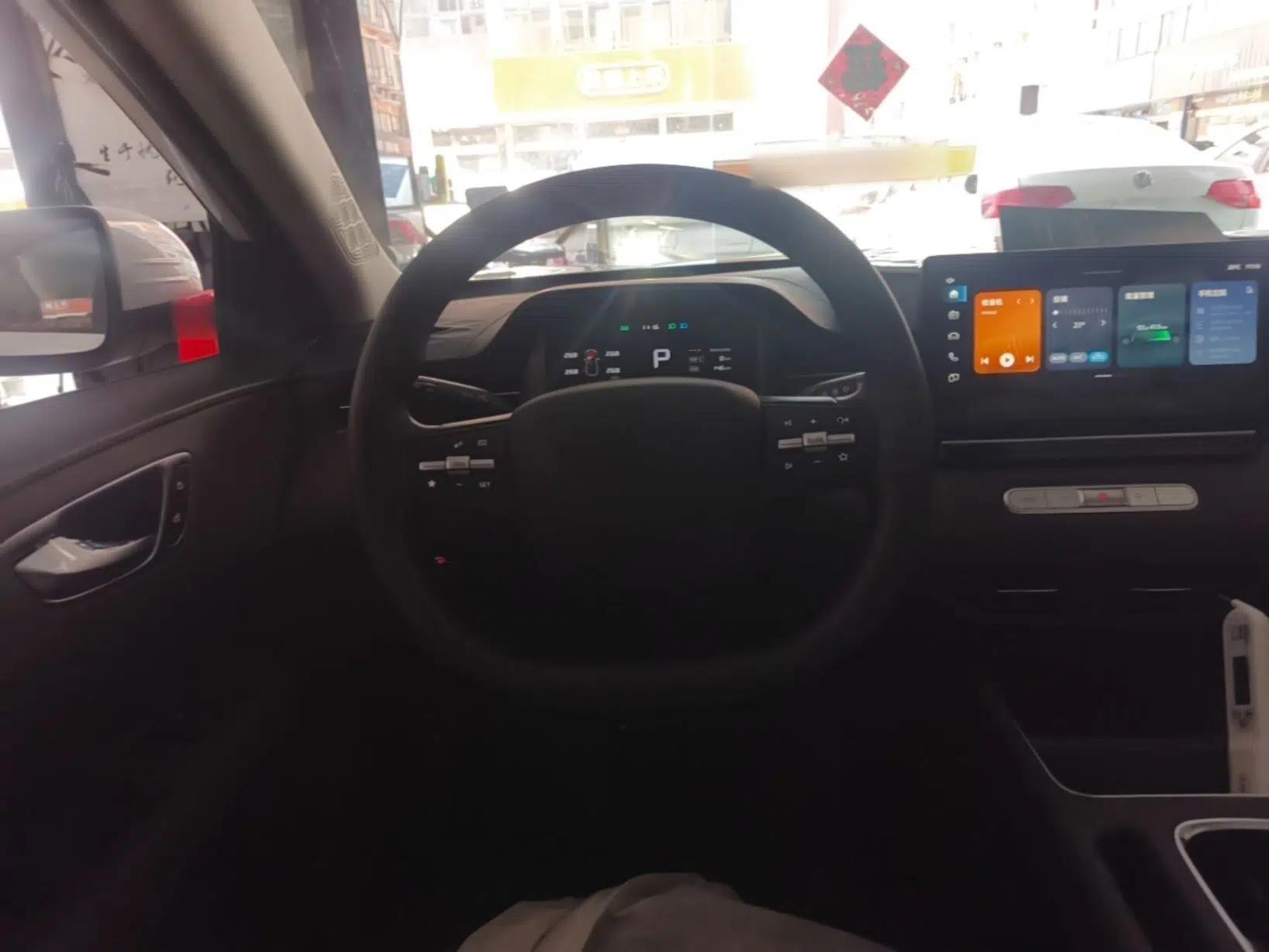 Roewe D6 2025 450 km Premium Edition — миниатюра 18