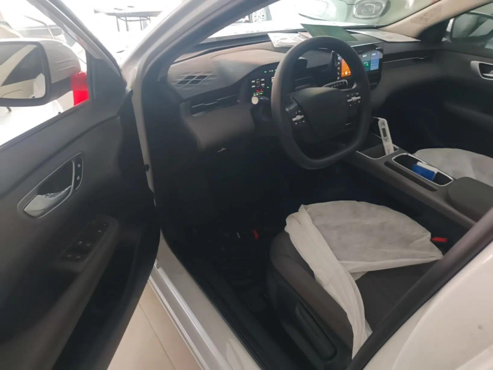 Roewe D6 2025 450 km Premium Edition — миниатюра 23