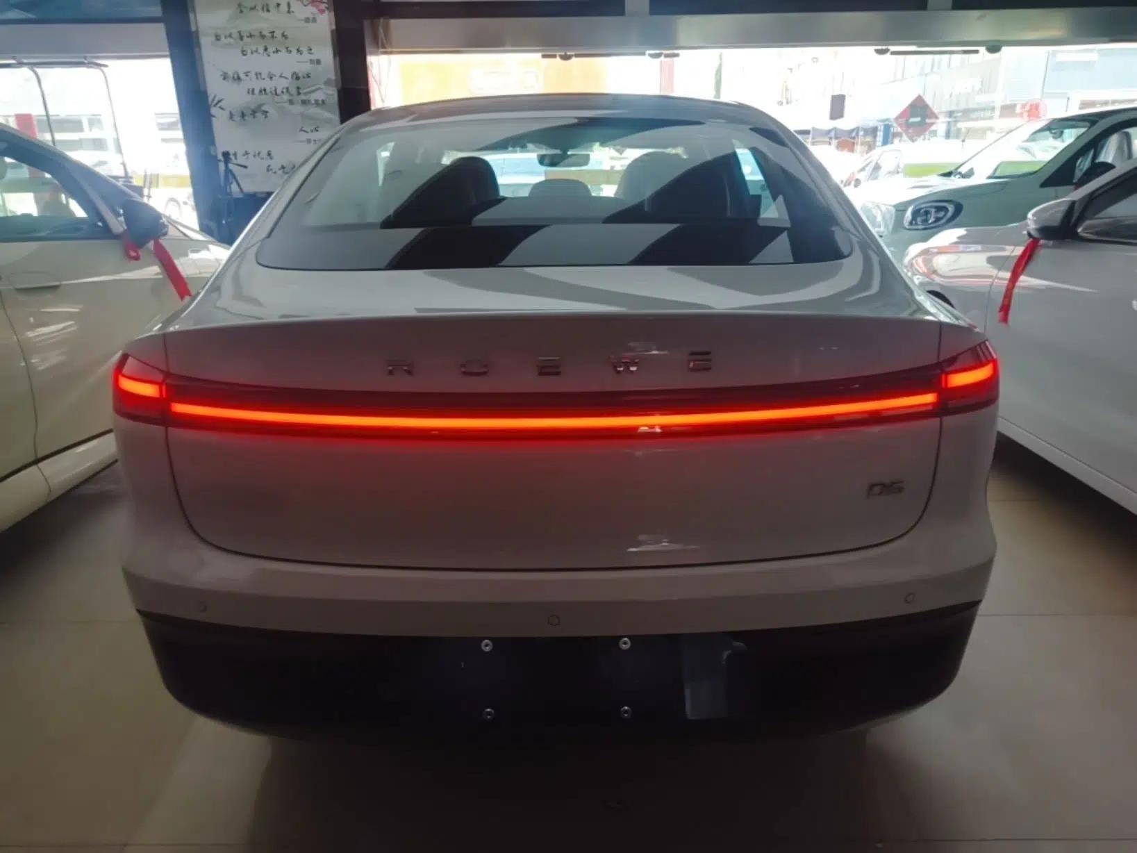 Roewe D6 2025 450 km Premium Edition — миниатюра 5