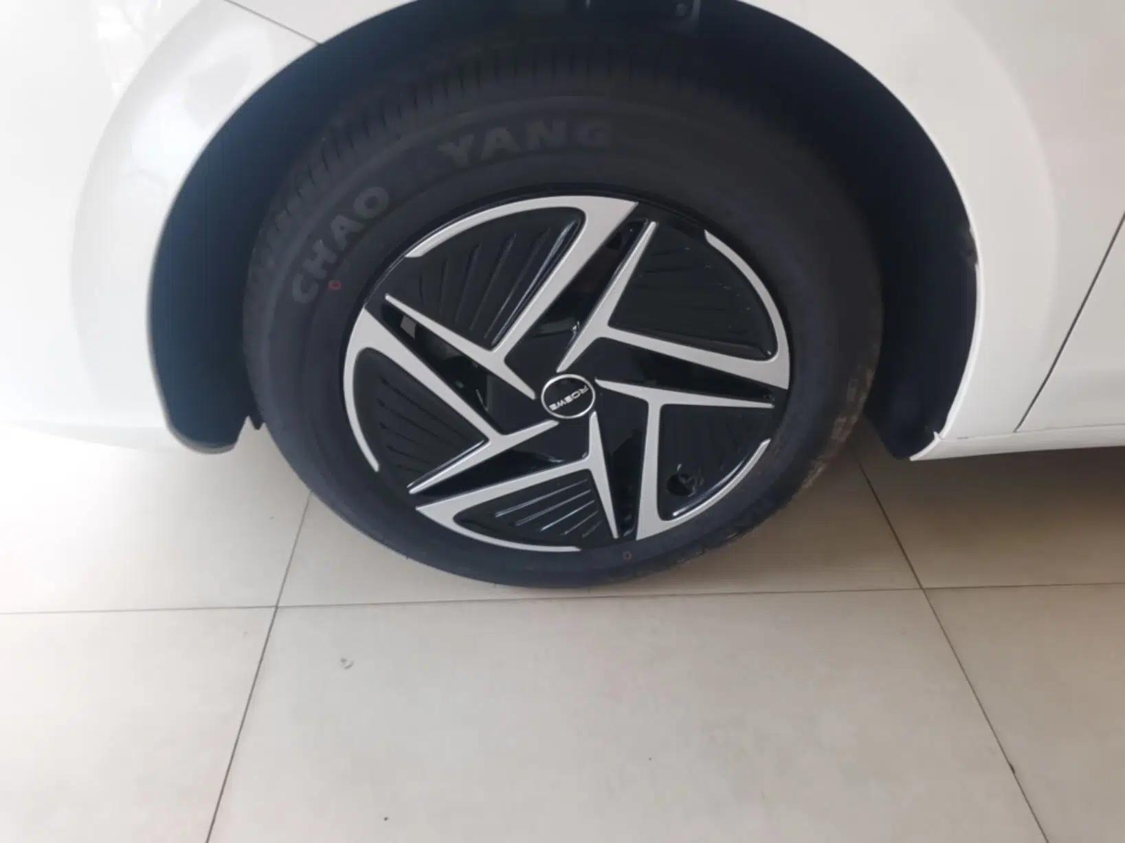 Roewe D6 2025 450 km Premium Edition — миниатюра 10