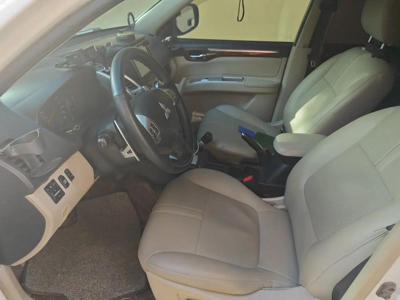 Mitsubishi Pajero Sport 2013 3.0L Automatic 4x4 Flagship Edition — миниатюра 15