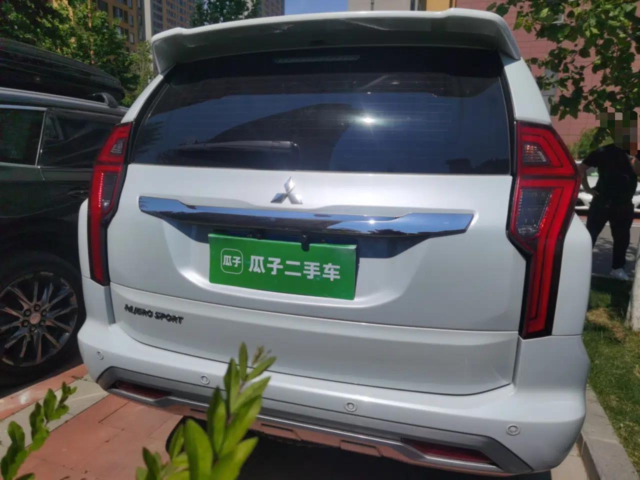 Mitsubishi Pajero Sport — миниатюра 5