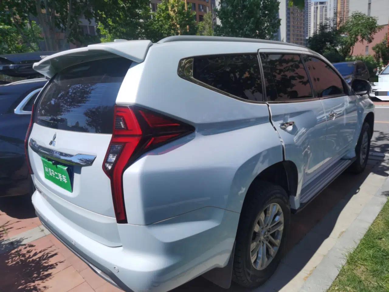 Mitsubishi Pajero Sport — миниатюра 6