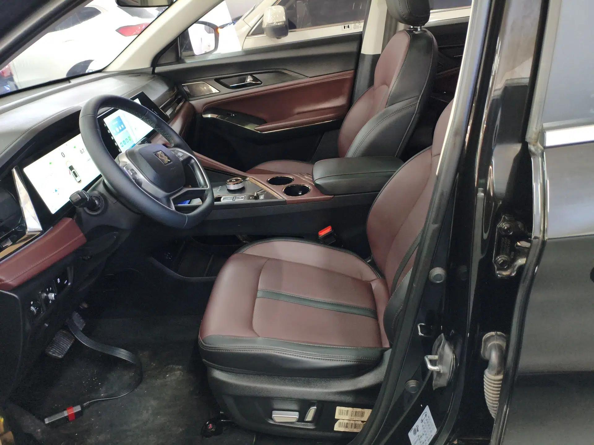 SOL X8 PLUS 2023 1.5 TGDI DCT Smart Edition 7-Seater — миниатюра 22