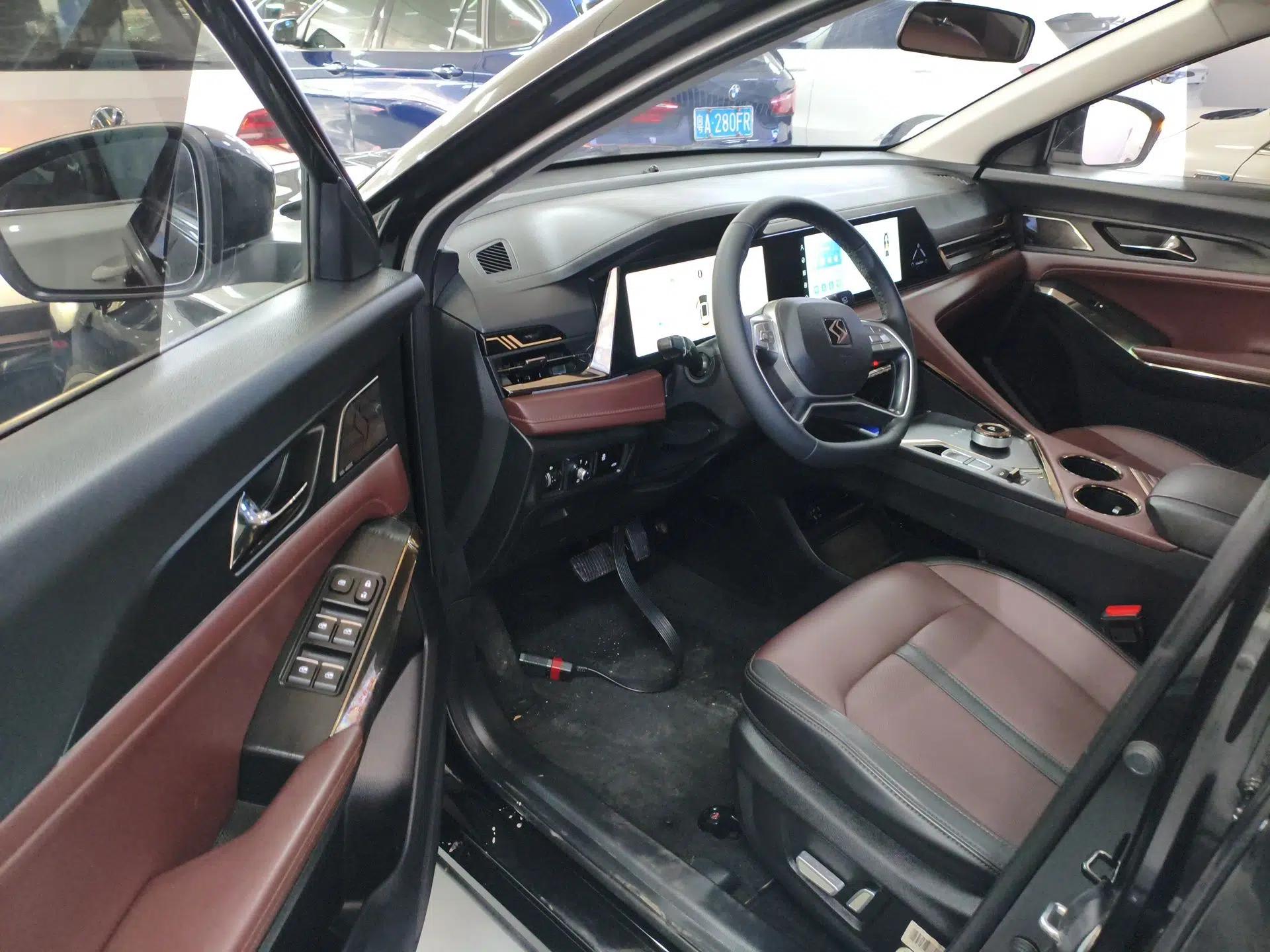 SOL X8 PLUS 2023 1.5 TGDI DCT Smart Edition 7-Seater — миниатюра 23
