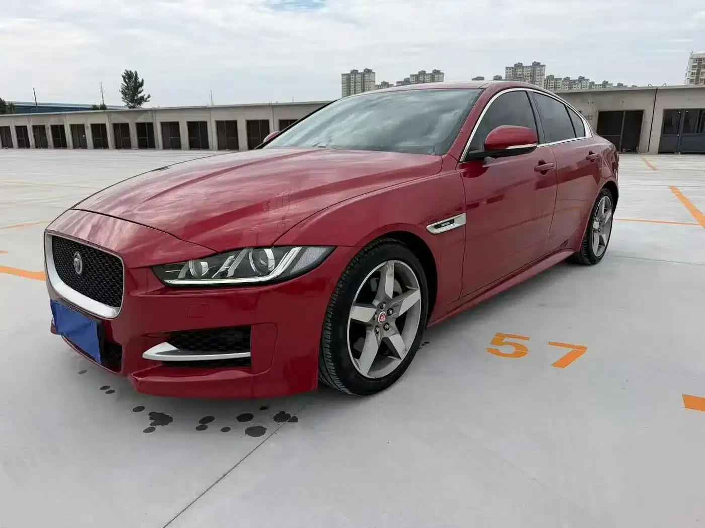 2017 Jaguar XE 2.0T 240PS R-Sport — миниатюра 1
