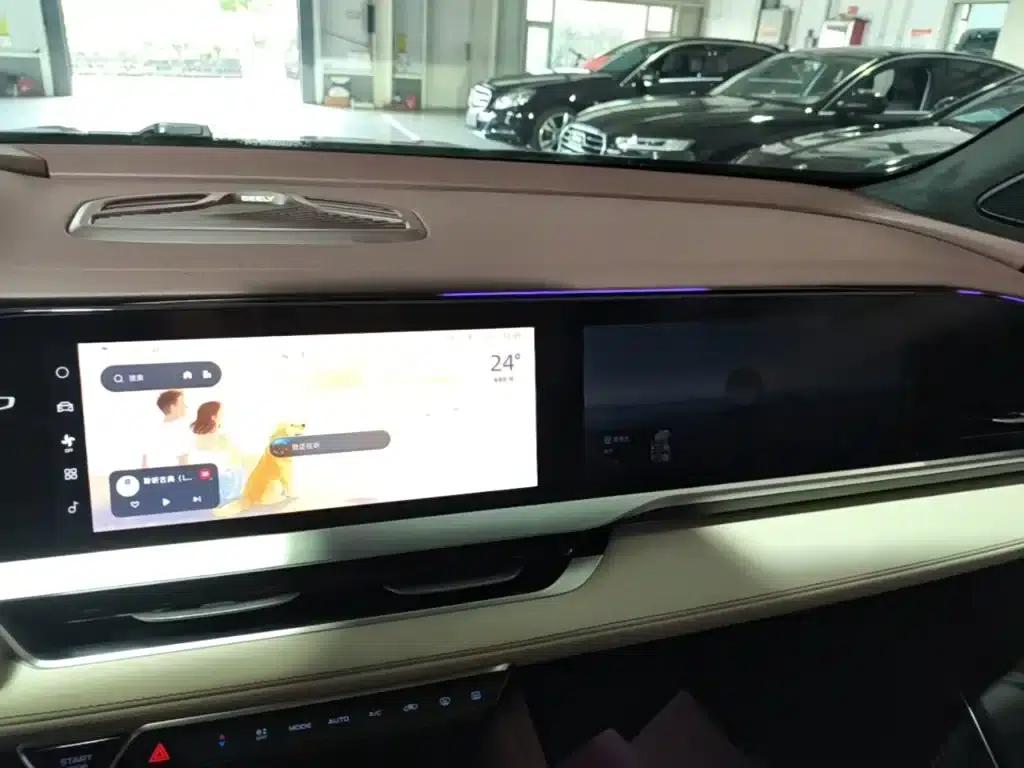 Geely Xingyue L 2024 2.0TD High-Power Automatic Two-Wheel Drive Cloud Edition — миниатюра 13