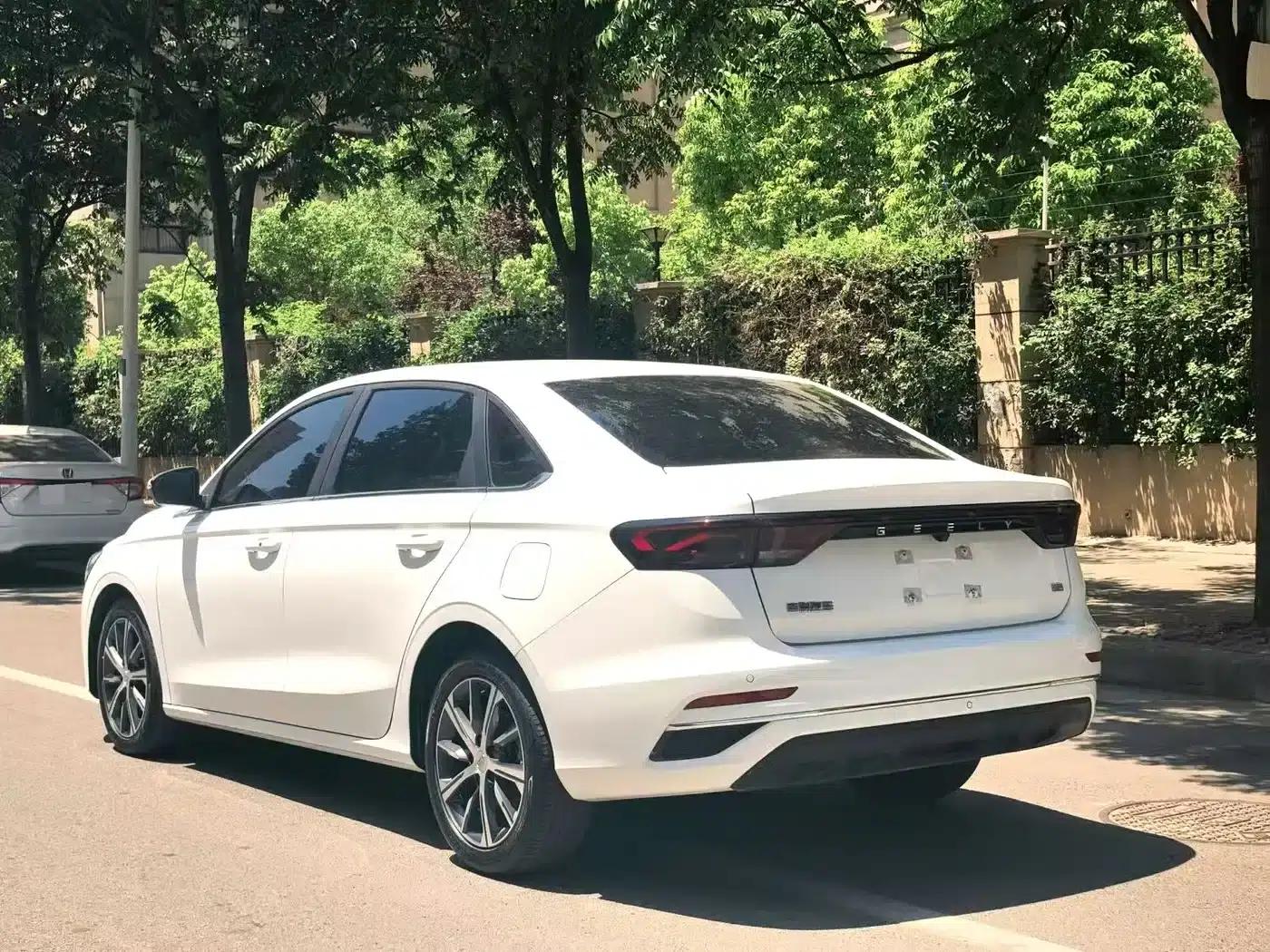 Geely Emgrand 2022 4th Generation 1.5L CVT Premium — миниатюра 7