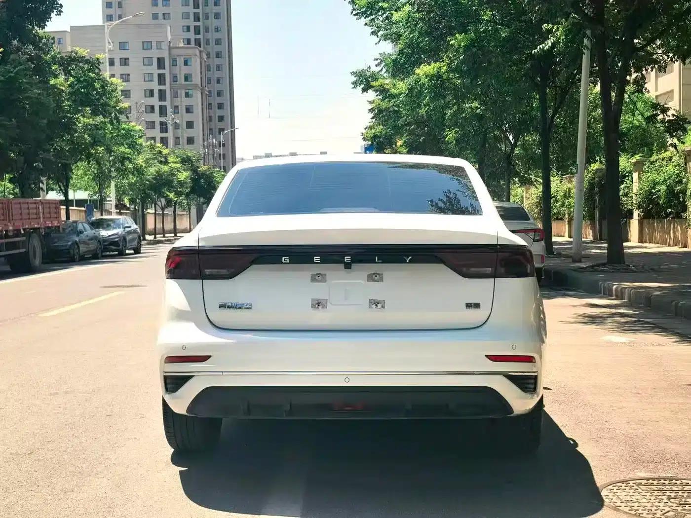 Geely Emgrand 2022 4th Generation 1.5L CVT Premium — миниатюра 8