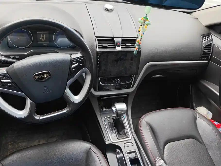 Geely Emgrand 2015 Sedan 1.5L CVT Upward Edition — миниатюра 12