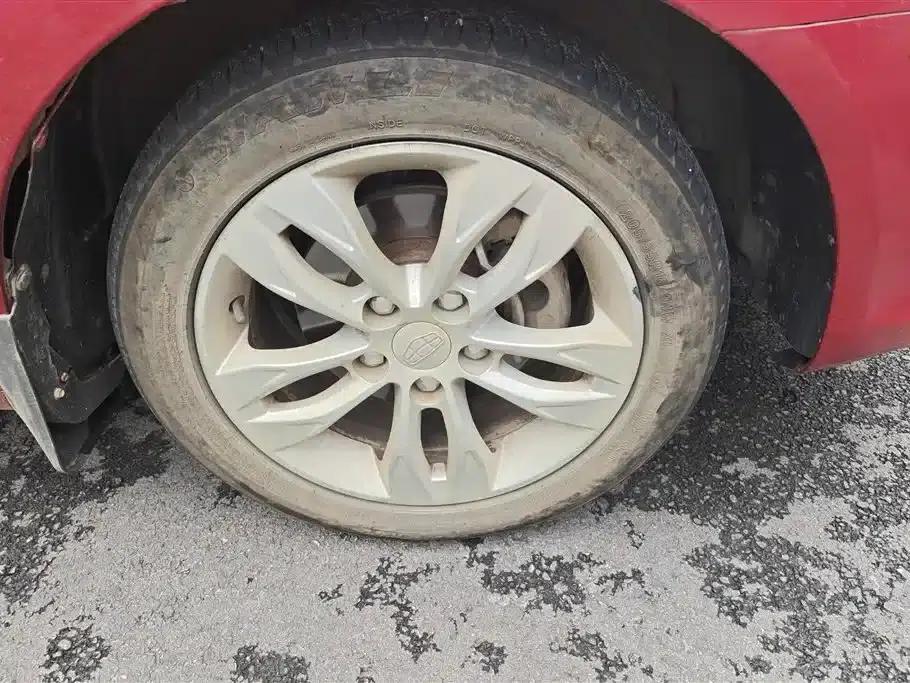 Geely Emgrand 2015 Sedan 1.5L CVT Upward Edition — миниатюра 6
