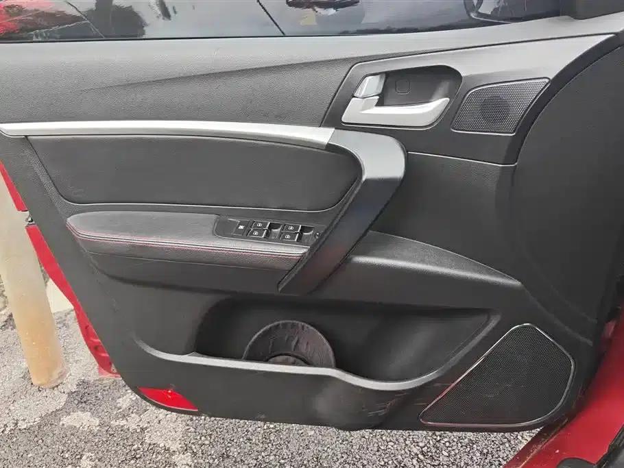 Geely Emgrand 2015 Sedan 1.5L CVT Upward Edition — миниатюра 7