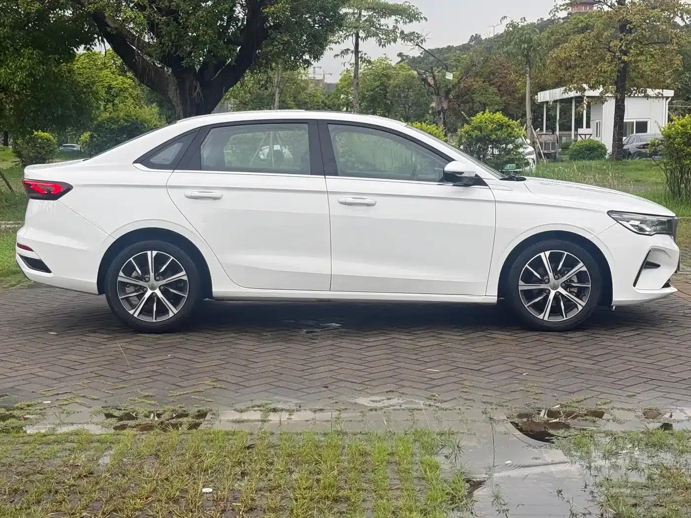 Geely Emgrand 2022 4th Generation 1.5L CVT Premium — миниатюра 11
