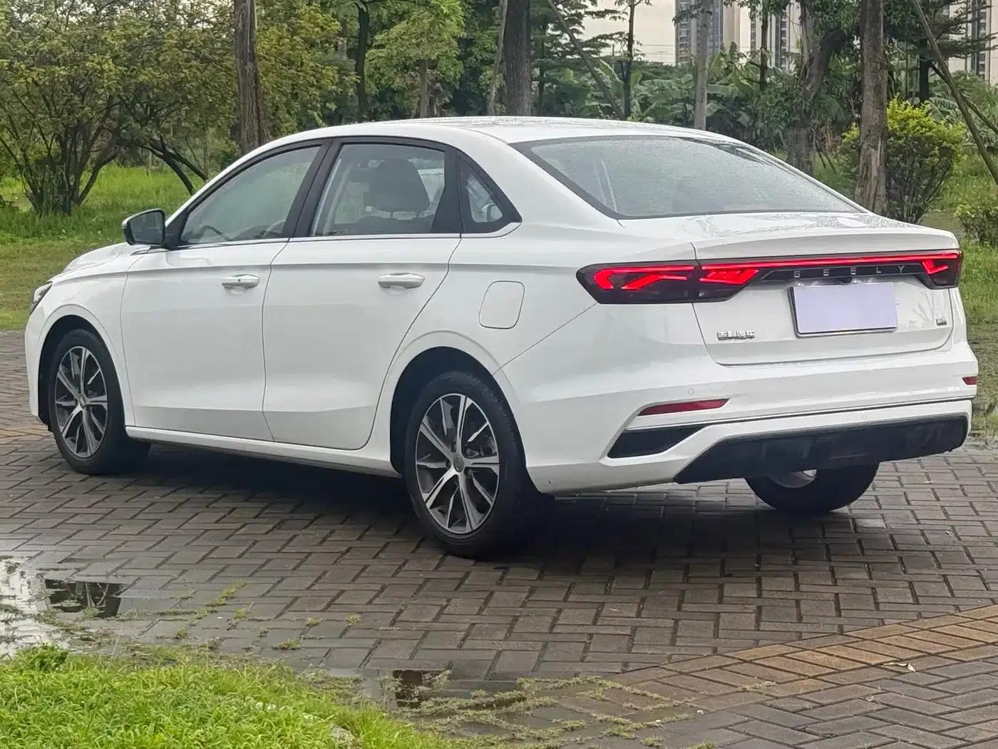 Geely Emgrand 2022 4th Generation 1.5L CVT Premium — миниатюра 12