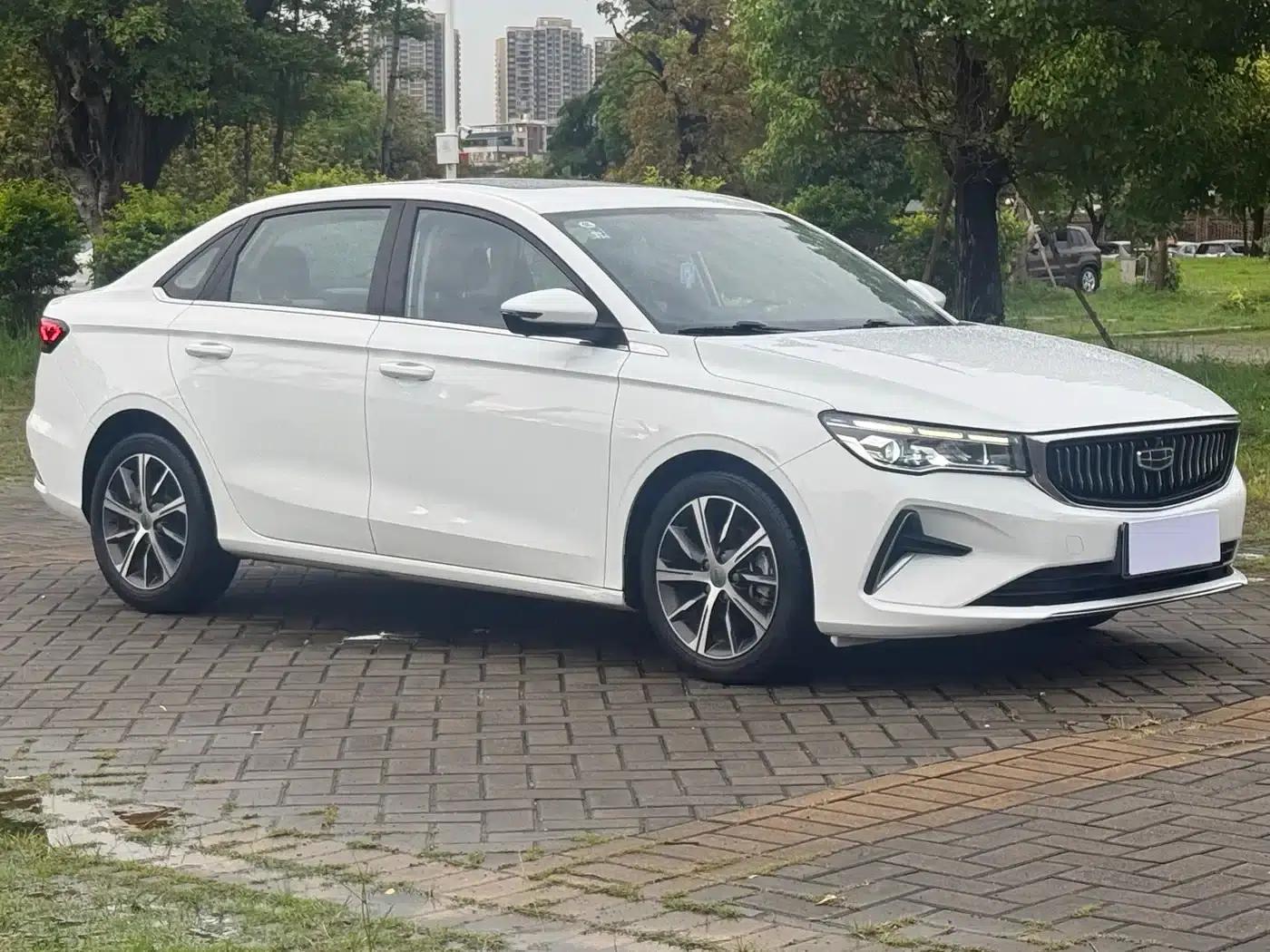 Geely Emgrand 2022 4th Generation 1.5L CVT Premium — миниатюра 3