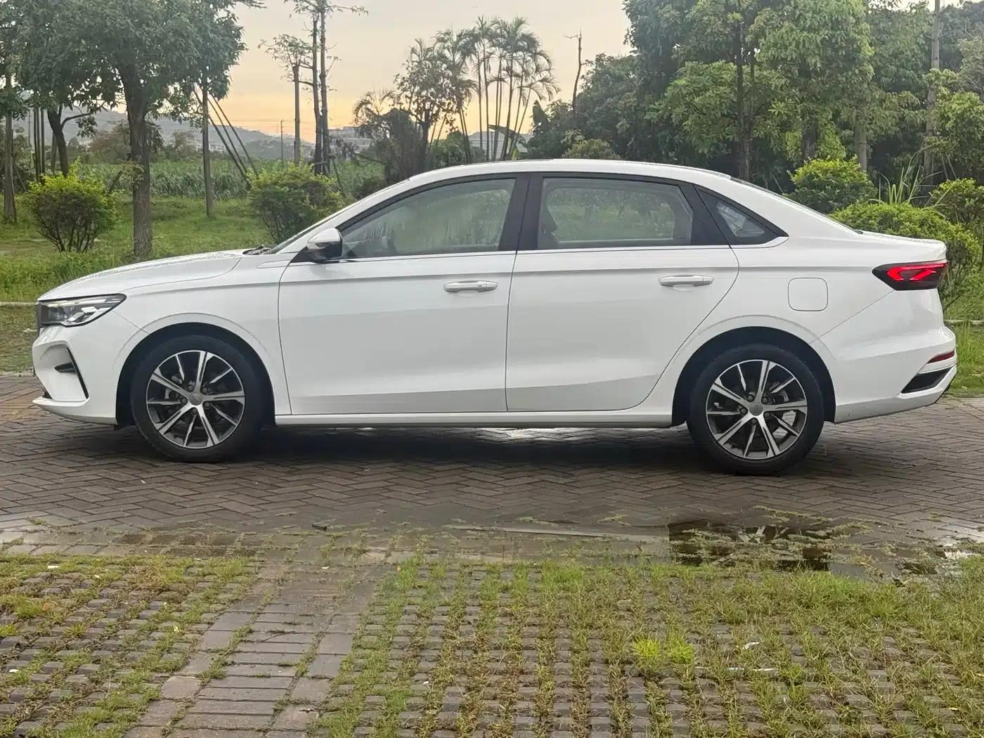Geely Emgrand 2022 4th Generation 1.5L CVT Premium — миниатюра 4