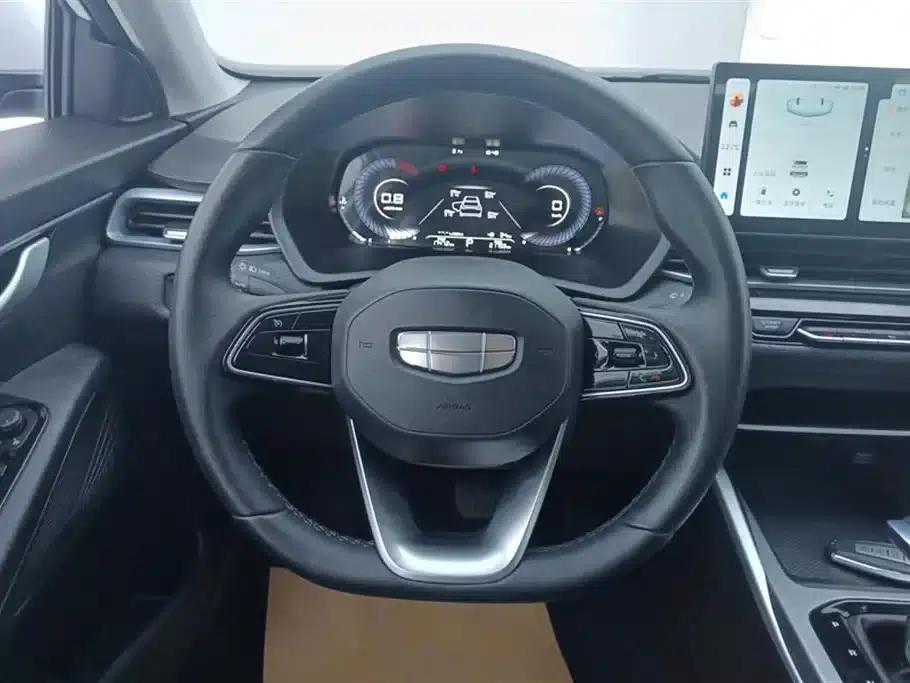 Geely Emgrand 2025 4th Generation 1.5L CVT Dragon Edition — миниатюра 15